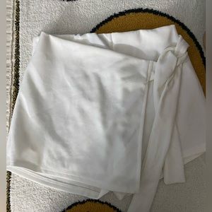 never used short it looks like a skirt I bought it but never got to wear.